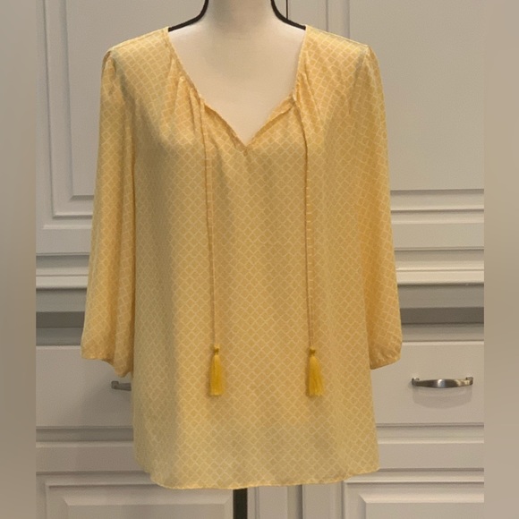 Banana Republic V-neck Tassel Tie Yellow White Blouse Size Medium - Picture 3 of 11